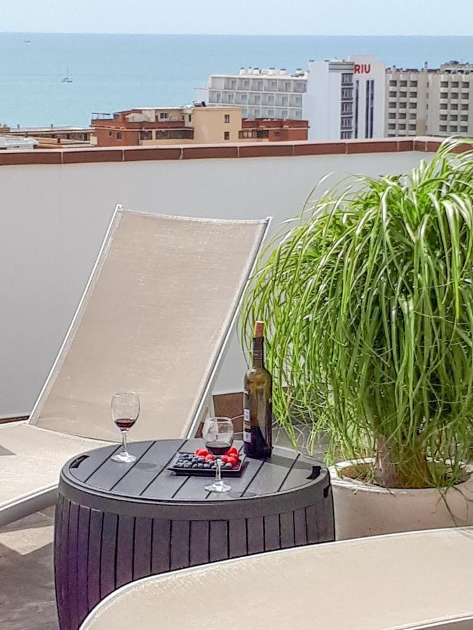 Atico Duplex Con Vistas Al Mar. Dos Plazas De Garaje Lejlighed Torremolinos Eksteriør billede